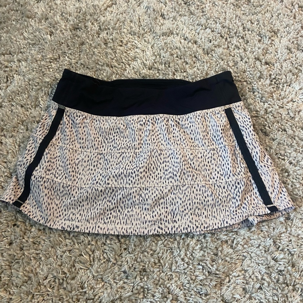 rare lululemon tennis skirt, so flattering and super cute